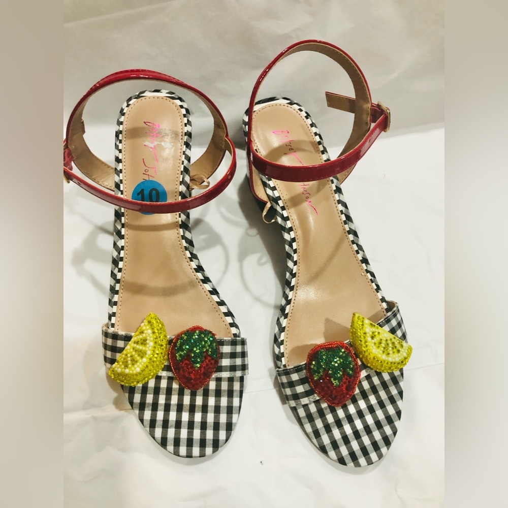Betsey Johnson gingham print lemon strawberry red patent strap chunky heels sz10 - Picture 16 of 16